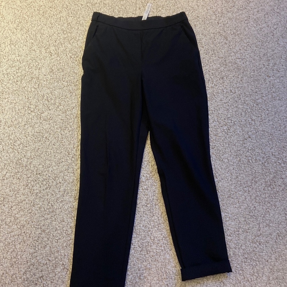 Black lulu lemon stretch pull on pant .